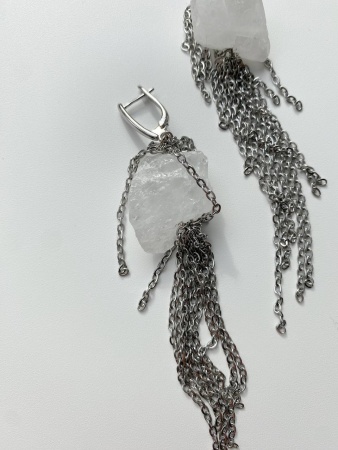  Серьги из кварца с цепями